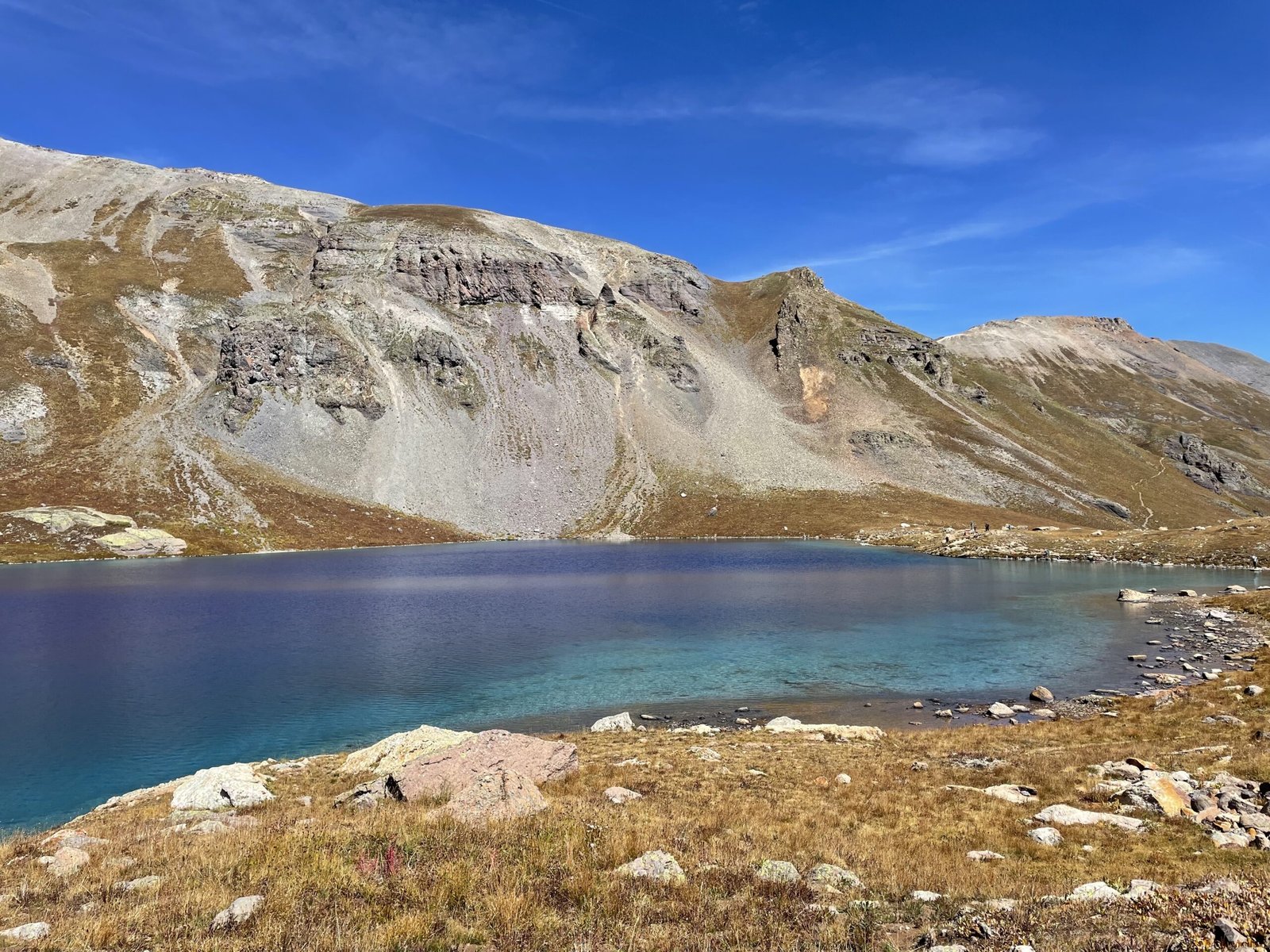 hiking the ice lakes trail in the fall