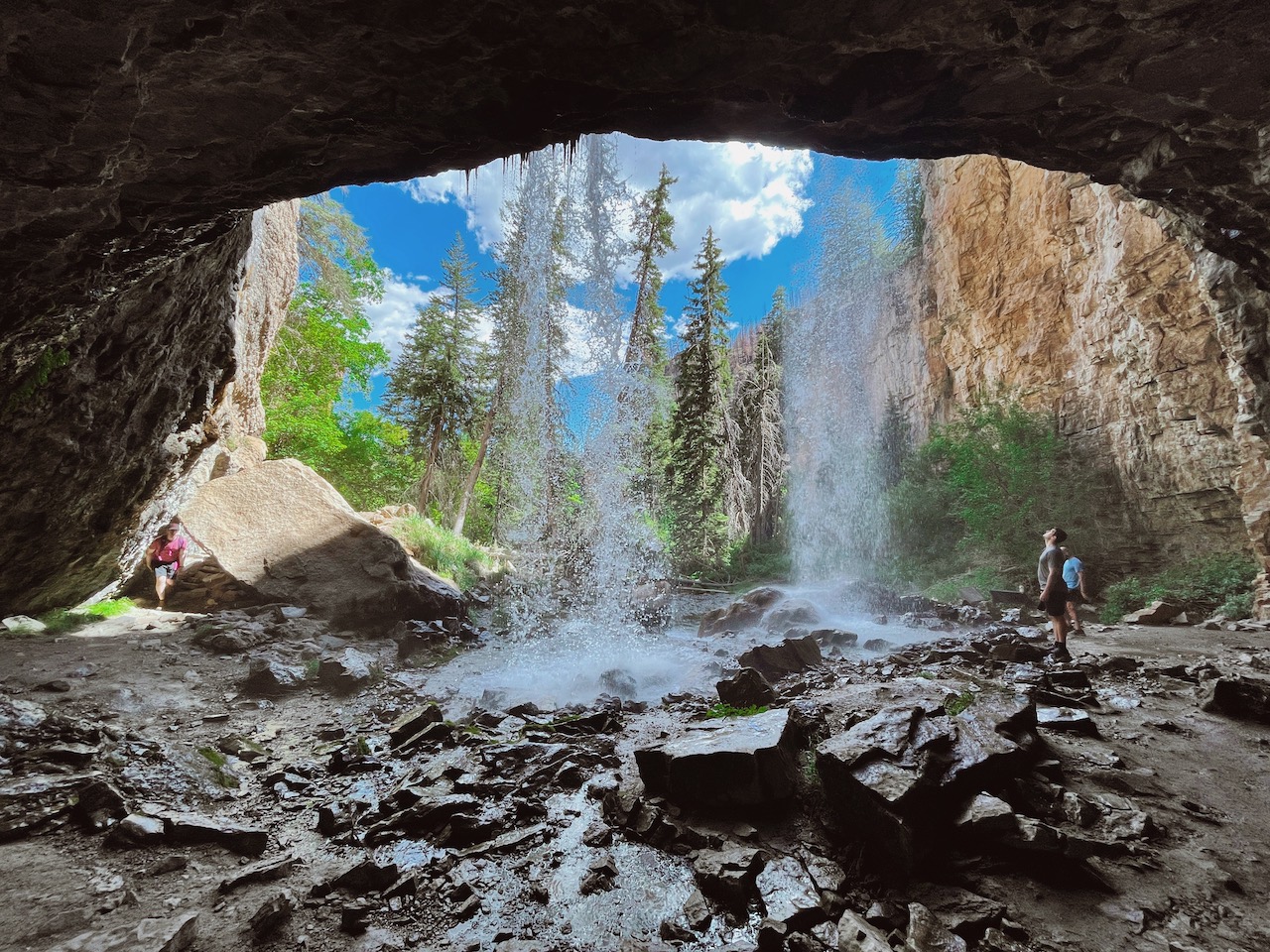 hanging lake in Colorado